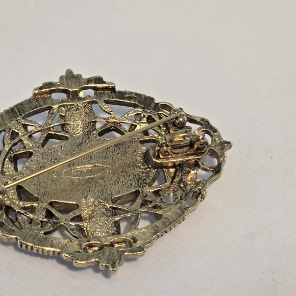 VINTAGE Avon Brooch with Topaz and Aquamarine Colored  Gemstone and Pearls - Picture 6 of 6